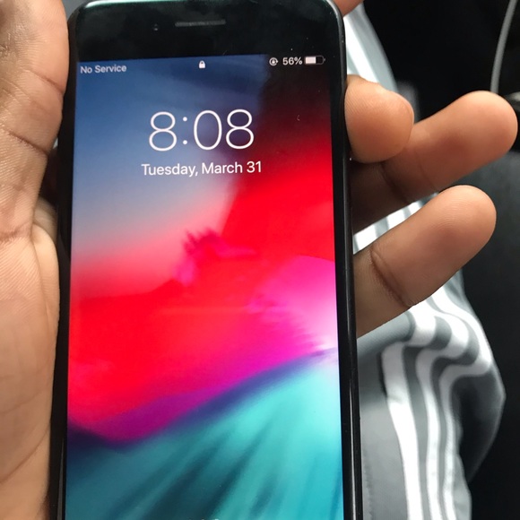 iPhone 7 - Picture 2 of 2